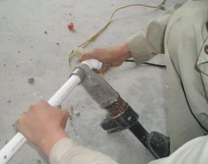 白塔漏水维修电话